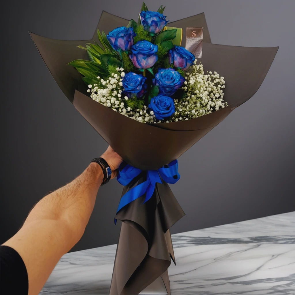 دسته-گل-رز-آبی-با-گچبرگ-ارومیه.jpg