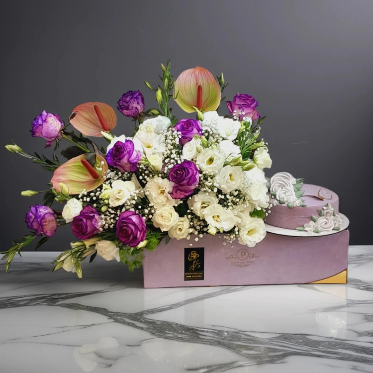 - `باکس گل و کیک بنفش و سفید برای هدیه در ارومیه` - `سبد گل رمانتیک صورتی و کیک تولد در ارومیه` - `خرید آنلاین باکس گل و کیک ارومیه با ارسال سریع`