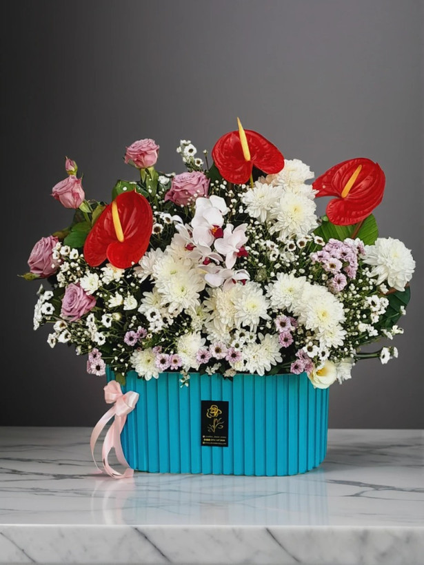 باکس گل لوکس آنتریوم و ارکیده سفید با کرتنزیا و گلهای فصلی - تحویل فوری در ارومیه