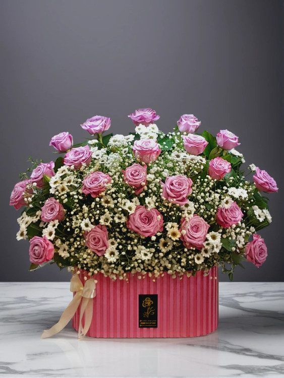 باکس گل رز صورتی ۲۰ شاخهای دخترپسند و شیک از گل فروشی آنلاین ارومیه