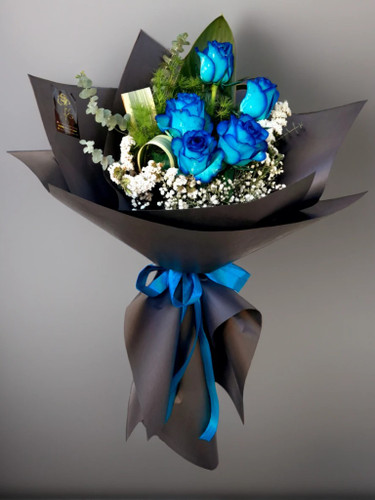 دسته گل رز آبی کاربنی با کاور مشکی - هدیهای خاص و مدرن
