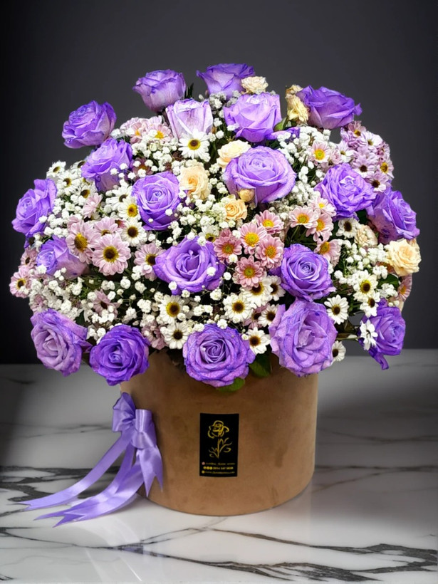 باکس گل رز بنفش لوکس با کرتنزیا و ژپسوفیلا - هدیهای خاص از گلفروشی آنلاین ارومیه | FloristUrmia